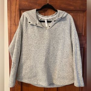 Kyodan Women’s hooded sweater, with pockets. Size L